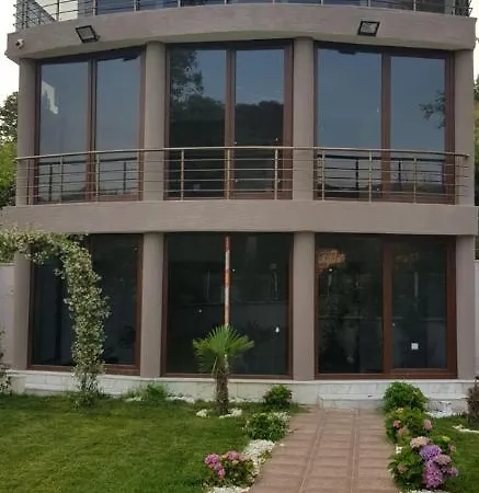 Villa Alreem *